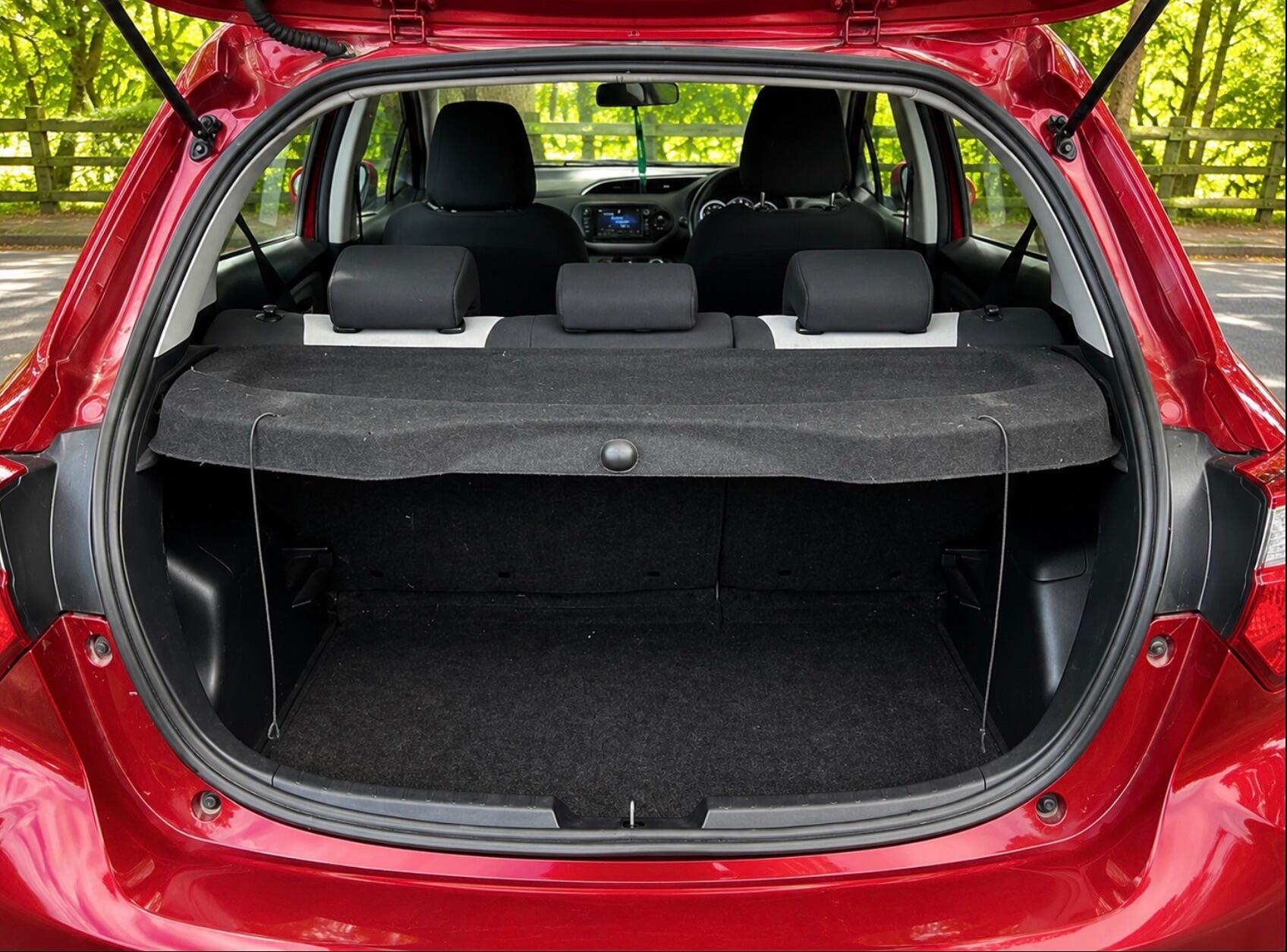 2017 Toyota Yaris — photo 13